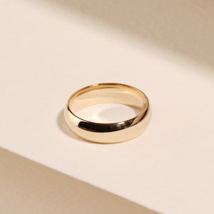 14k Solid Gold 5mm Dome Wedding Band / 14k Yellow Gold Wedding Ring for Men and Women / Classic Dome Gold Wedding Band in 10k, 14k, 18k
