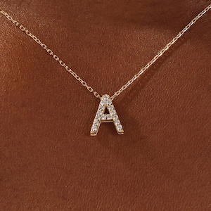 Collar con inicial de oro de 14 k / Collar con letras / Collares personalizables / Collar con inicial de moissanita para ella / Con incrustaciones de diamantes simulados