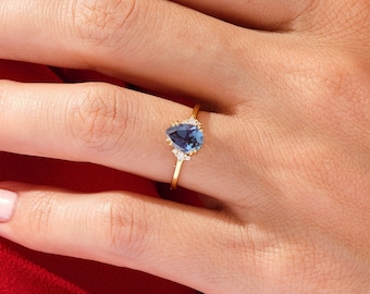 Pear Cut Lab Alexandrite Engagement Ring / 14k Gold Ring with Round Moissanites / Alternative Promise Ring / 1.50 CT Lab Alexandrite Ring