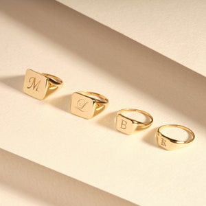 Anillo de sello cuadrado en oro sólido de 14k / Anillo de sello rosado personalizado para hombres y mujeres / Anillo familiar grabado / Regalo de graduación personalizado