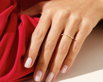 Banda de boda de moissanita marquesa alterna de oro macizo de 14 k / anillo de boda de oro con alternativas de diamantes / anillo de moissanita para mujeres