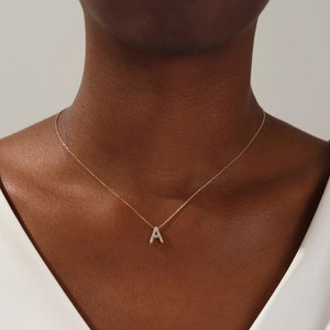 Collar con inicial de oro de 14 k / Collar con letras / Collares personalizables / Collar con inicial de moissanita para ella / Con incrustaciones de diamantes simulados