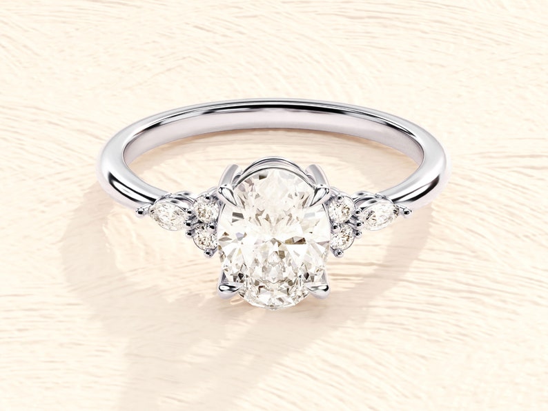 Anillo de compromiso Moissanite vintage de oro sólido de 14 k para mujer / Anillo de moissanite ovalado con acento de racimo / Anillo de promesa de 1, 1.5, 2 CT imagen 8