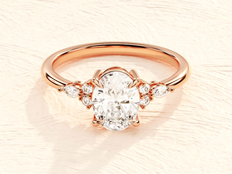 Anillo de compromiso Moissanite vintage de oro sólido de 14 k para mujer / Anillo de moissanite ovalado con acento de racimo / Anillo de promesa de 1, 1.5, 2 CT imagen 7