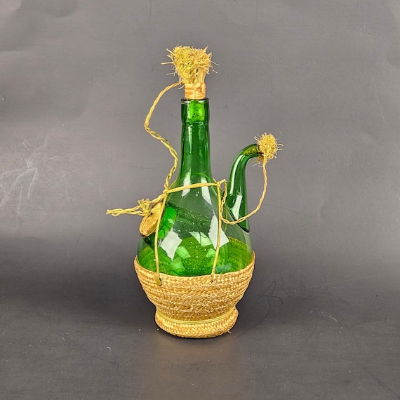 Green Glass Porrón De Vino Wine Jug Decanter With Ice Chamber and Raffia  Grass Stoppers 
