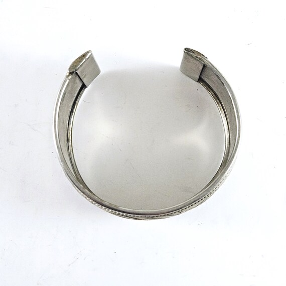 Vintage Silver Tone Metal Bracelet with Subtle El… - image 2