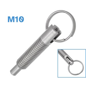 Puede incluir: Un pasador de resorte de color plateado con un llavero adjunto. El pasador tiene un cuerpo cilíndrico con una ranura en espiral y una punta pequeña y lisa. El texto "M10" está en azul en la esquina superior izquierda. Una imagen más pequeña del pasador está en la esquina inferior derecha.