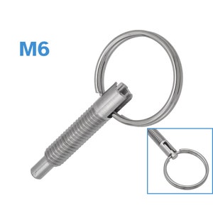Puede incluir: Un pasador de resorte plateado con un llavero. El pasador tiene un eje roscado y una cabeza redondeada. El llavero está unido a la cabeza del pasador. El pasador está etiquetado como "M6".
