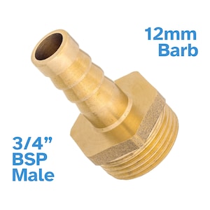 Può includere: Raccordo per tubo in ottone BSP maschio 3/4 pollici a 12 mm barb. Il raccordo è di colore dorato e ha un'estremità filettata e un'estremità barb.