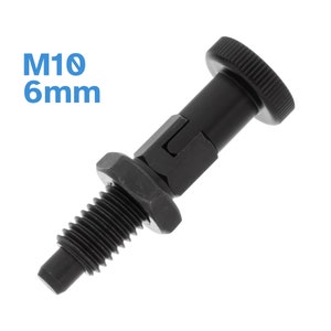 Puede incluir: Un perno roscado de metal negro con cabeza hexagonal y pasador de resorte. El perno está etiquetado como "M10 6mm".