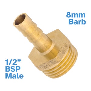 Può includere: Raccordo per tubo in ottone da 1/2 pollice BSP maschio a 8 mm di barb. Il raccordo è di colore dorato e ha una forma esagonale.