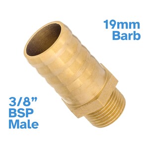 Può includere: Raccordo per tubo in ottone da 3/8 di pollice BSP maschio a 19 mm di barb. Il raccordo è di colore dorato e ha un'estremità filettata.