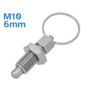 Puede incluir: Un pasador de resorte de metal plateado con un mango de anillo y una tuerca hexagonal. El pasador está etiquetado como "M10 6mm".