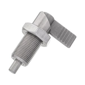 Puede incluir: Un pestillo de metal plateado con un eje roscado y una manija de palanca. La manija de palanca tiene una superficie texturizada y está inclinada hacia un lado.