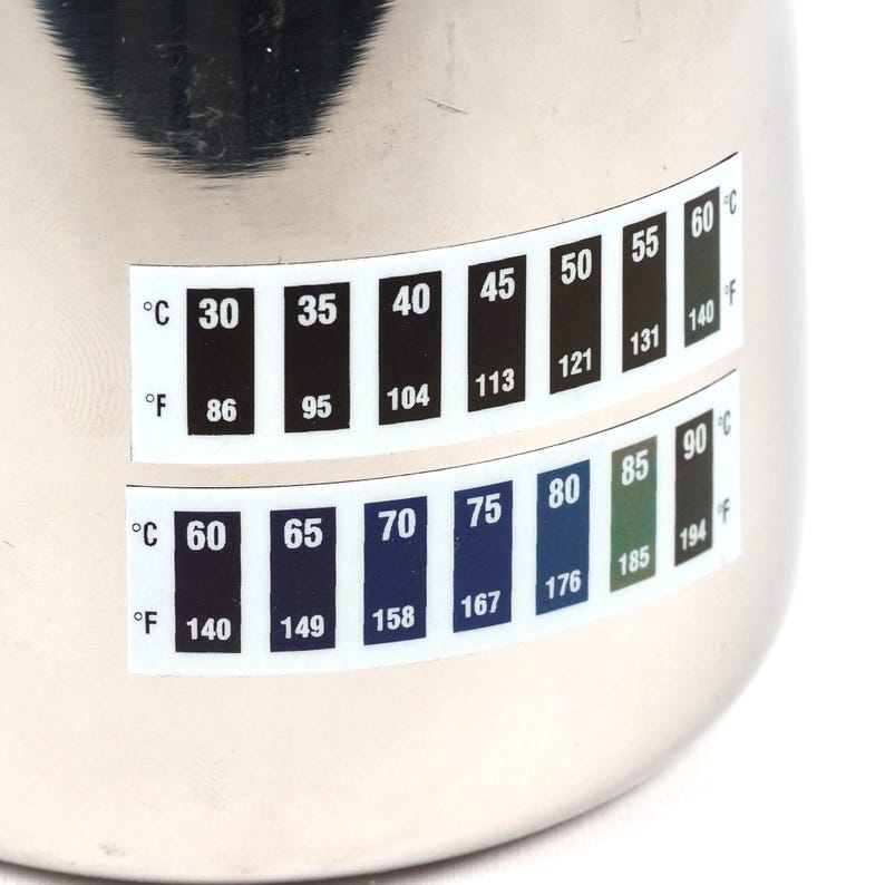 K&ouml;nnte beinhalten: Ein Edelstahlbeh&auml;lter mit einem Temperaturmessaufkleber. Der Aufkleber zeigt Celsius- und Fahrenheit-Temperaturen von 30 &deg;C bis 90 &deg;C (86 &deg;F bis 194 &deg;F).