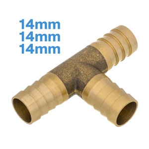 Può includere: Raccordo a T in ottone con tre connessioni per tubo da 14 mm. Il raccordo è di colore dorato e ha una superficie testurizzata.