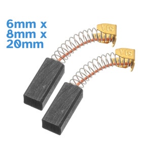 Könnte beinhalten: Zwei schwarze Kohlebürsten mit goldfarbenen federbelasteten Steckverbindern. Die Bürsten sind 6 mm x 8 mm x 20 mm groß. Der Text "SIA" ist auf den Steckverbindern aufgedruckt.