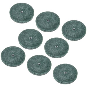 Puede incluir: Un juego de ocho discos de lija verdes para usar con una herramienta rotativa. Los discos son redondos y tienen un pequeño agujero en el centro para la fijación.