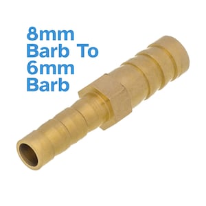 Può includere: Connettore per tubo in ottone da 8 mm a 6 mm con barb. Questo connettore viene utilizzato per collegare due tubi di dimensioni diverse.
