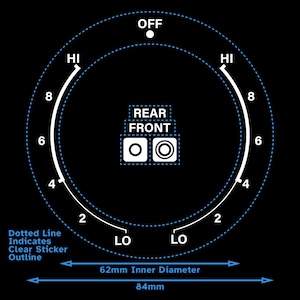 Könnte beinhalten: Ein weißer Knopf mit einem schwarzen Punkt in der Mitte, der mit "OFF" beschriftet ist, und einem weißen Bogen, der mit "HI" beschriftet ist und die Zahlen 2, 4, 6 und 8 trägt. Der Knopf ist von einem Kreis aus Punkten umgeben, auf dem der Text "REAR FRONT" und zwei Kreise stehen. Der Text "LO" befindet sich auf beiden Seiten des Knopfes. Der Text "62mm Inner Diameter" und "84mm" befindet sich unter dem Knopf.