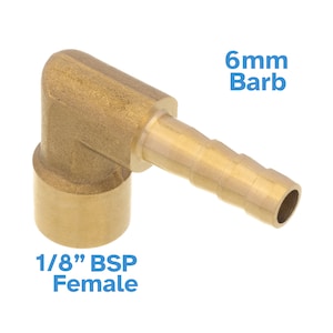 Può includere: Raccordo a gomito in ottone da 1/8 di pollice BSP femmina a 6 mm di barb. Il raccordo è di colore dorato e ha un angolo di 90 gradi.