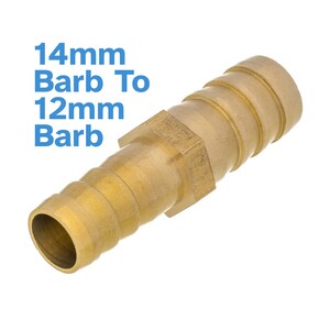 Può includere: Un raccordo per tubo in ottone da 14 mm a 12 mm. Il raccordo è in ottone e ha una forma esagonale. Viene utilizzato per collegare tubi di diverse dimensioni.