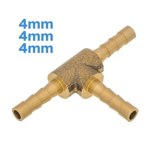 Può includere: Connettore a T in ottone con tre raccordi per tubo da 4 mm. Il connettore è progettato per dividere un singolo tubo in due tubi.