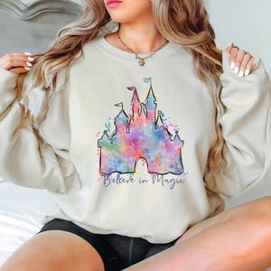 Camiseta del Castillo de Disney, camiseta mágica de Disneyland, camiseta familiar de Magic Kingdom, camiseta a juego de vacaciones de Disney 2026, sudadera de viaje a Disneyland imagen 4