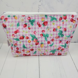 Zipper pouch bag in pretty strawberry fabric