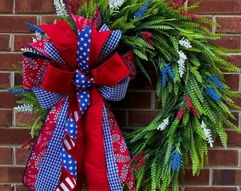Röd, vit och blå patriotisk pärlkrönt gräskrans
