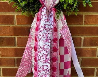 Banda decorativa rosa estilo chinoiserie. 10 x 142 cm con cintas a juego.