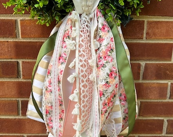 Szarfa w kształcie wieńca w stylu vintage. 4"x56" z pasującymi wstążkami