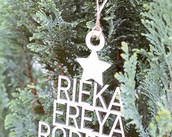 Tannenbaum / Weihnachtsbaum mit Namen / Personalisiert aus Holz Geschenk / Weihnachtsbaumanhänger / Christbaumanhänger / Baum mit Namen