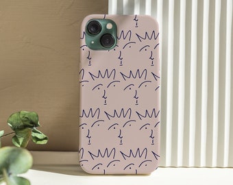Arte minimalista de líneas finas que dibuja caras curiosas, garabatos simples y modernos en una funda de teléfono delgada y brillante de color beige