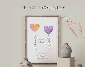 Può includere: Una stampa d'arte stampabile con due cuori ad acquerello, uno arancione e uno viola, con le parole "serenity" e "Jared" scritte in corsivo su entrambi i lati dei cuori. Il testo sotto i cuori recita "The day we met 1.10.21" e "The place we said I do 34.0522° N 118.2437° W".