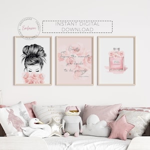 Impressions mode adolescente | Art mural citation | Décoration murale glamour pour chambre de fille | Flacon de parfum imprimé roses | Déco chambre fille gris rose poudré