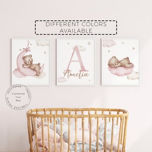 Lot de 3 imprimés ours en peluche | Nom personnalisé imprimé | Décoration de chambre d'ours | Impression de petite fille | Poster de chambre de bébé rose poudré | Décoration de chambre d'étoiles lune