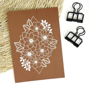Digno e Amado | Cartão floral com fundo bege marrom - cartão de incentivo com flores