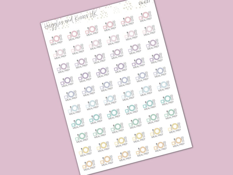 Pu&ograve; includere: Un foglio di 70 adesivi colorati con un design di piatto e posate. Ogni adesivo dice "Preparazione dei pasti" in testo nero.