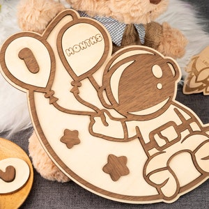 Astronomie des jalons mensuels pour bébé. Ensemble de signes mensuels pour bébé, astronomie. Bonjour tout le monde signe mensuel pour bébé. Jalon mensuel des accessoires photo pour nouveau-nés.
