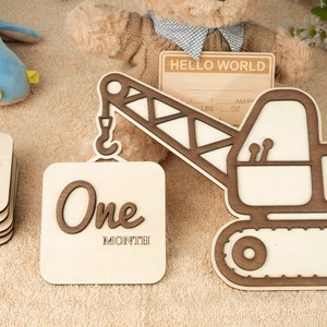 Grúa de construcción Baby Monthly Milestone. Conjunto de letreros mensuales para bebés Vehículos de construcción. Hola signo mensual del mundo. Accesorios para fotos de bebé niño
