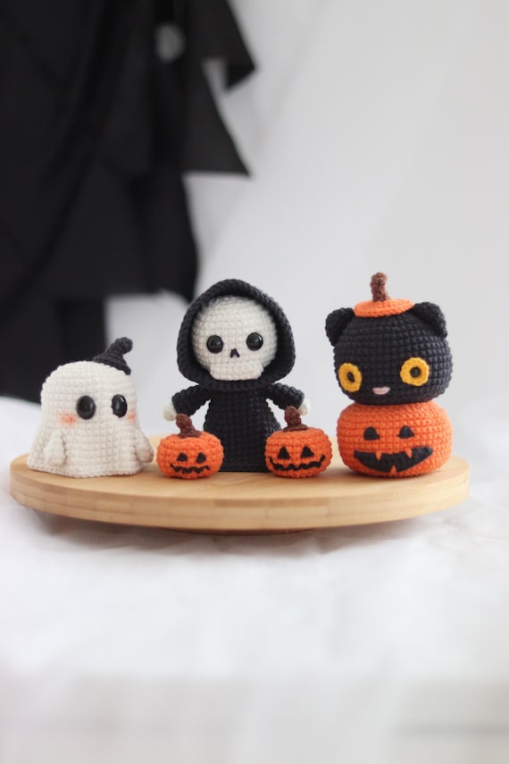 Crochet pattern hallowen pumpkin cat, grim reaper, ghost and pumpkin (150+ photo)