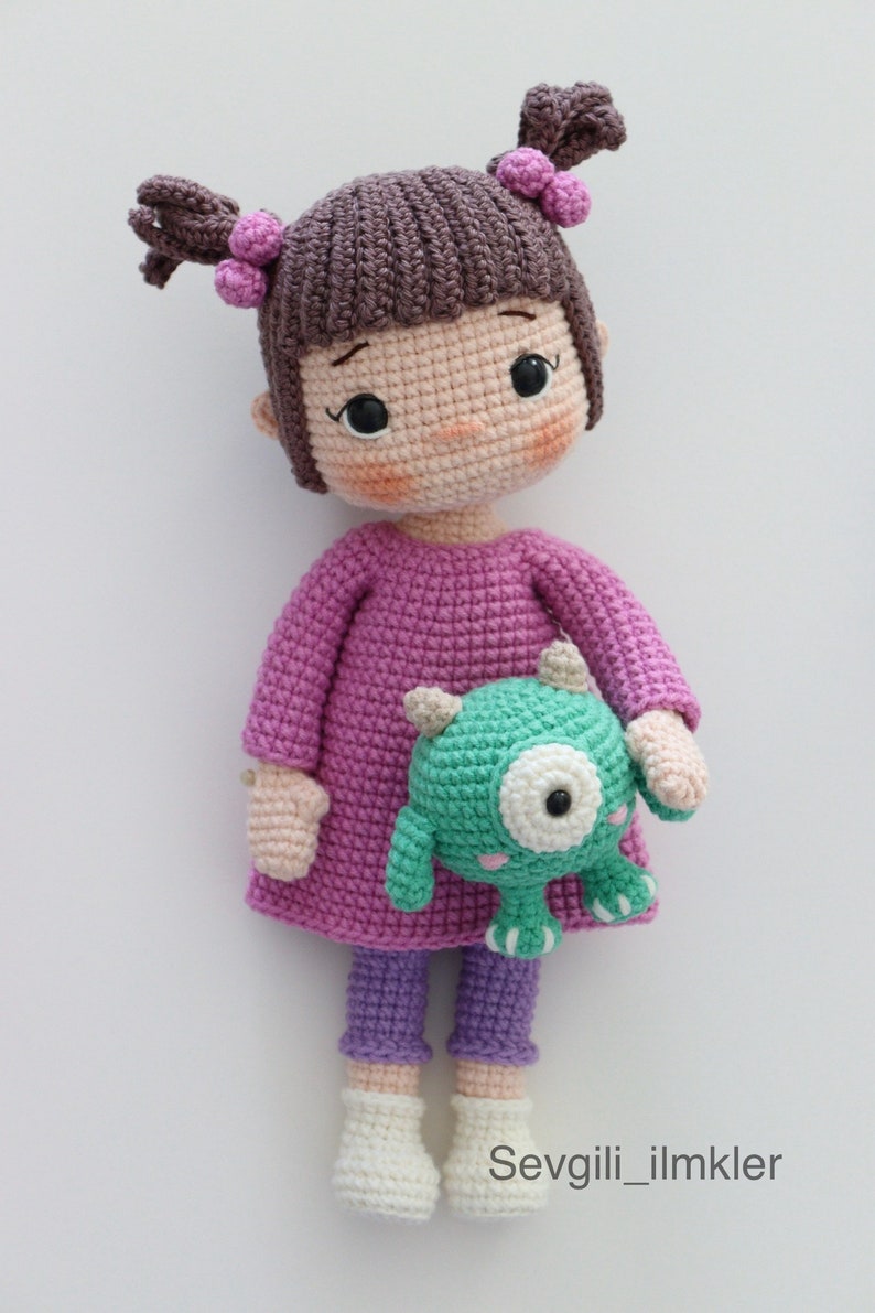 Modèle anglais au crochet Boo, Mike, Sullivan et Outfit image 4