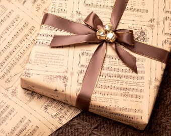Vintage Christmas Carol Sheet Music Wrapping Paper: Eco-Friendly Gift Wrap