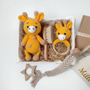 Giraffe Crochet Baby Gift Basket, Giraffe Stuffed Gift For Expect Mom, Jungle Baby Shower, Knitted Newborn Gift Set, Baby Gift ideas