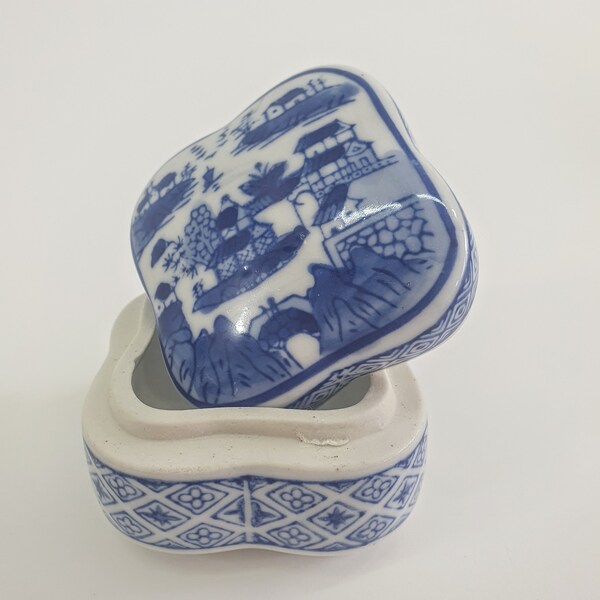 Vintage Trinket or Pill Box with Blue and White Chinese Design of Mountain and Houses.