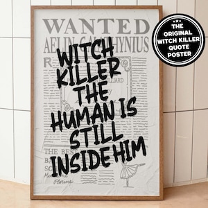 Könnte beinhalten: Ein schwarz-weißes Poster mit dem Text "WANTED" und "WITCH KILLER THE HUMAN IS STILL INSIDE HIM" in einem fetten, handgeschriebenen Stil. Das Poster hat ein Vintage-Zeitungsdesign und einen kleinen schwarz-weißen Sternensticker mit dem Text "THE ORIGINAL WITCH KILLER QUOTE POSTER".