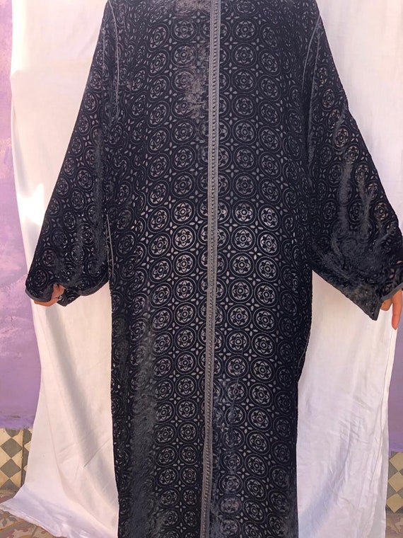 Recherchez le luxe : un caftan marocain qui dure … - image 3