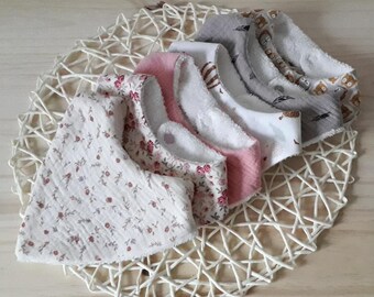 Bavoir bandana double gaze pour bébé, cadeau de naissance, bavoir écru beige rose montgolfière animaux fleurs , vendu à l’unité