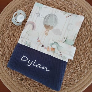 Protège carnet de santé personnalisé coton imprimé montgolfières, double gaze, velours, cadeau de naissance, cadeau unique plusieurs coloris